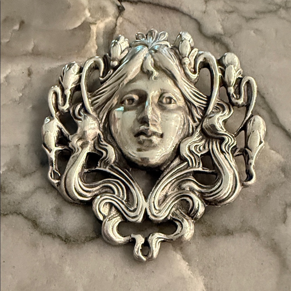 Pewter Art Nouveau Medussa Brooch/ Pendant